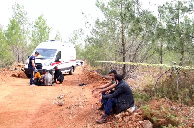 Kayıp hemşirenin cesedi 17 gün sonra ağaca asılı bulundu, ağabey sinir krizleri geçirdi Kayıp hemşirenin cesedi 17 gün sonra ağaca asılı bulundu, ağabey sinir krizleri geçirdi