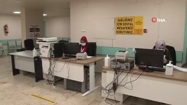Aşı odaları boş kaldı, Başhekim sırası geleni 'Kliniklerimiz gece 24'e kadar çalışmaktadır' diyerek davet etti Aşı odaları boş kaldı, Başhekim sırası geleni 'Kliniklerimiz gece 24'e kadar çalışmaktadır' diyerek davet etti