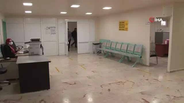 Aşı odaları boş kaldı, Başhekim sırası geleni 'Kliniklerimiz gece 24'e kadar çalışmaktadır' diyerek davet etti Aşı odaları boş kaldı, Başhekim sırası geleni 'Kliniklerimiz gece 24'e kadar çalışmaktadır' diyerek davet etti
