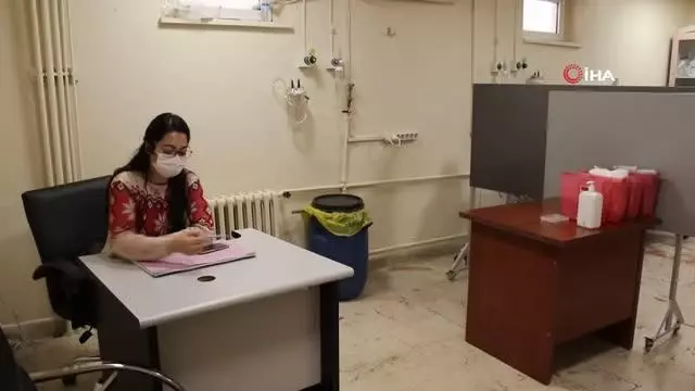 Aşı odaları boş kaldı, Başhekim sırası geleni 'Kliniklerimiz gece 24'e kadar çalışmaktadır' diyerek davet etti Aşı odaları boş kaldı, Başhekim sırası geleni 'Kliniklerimiz gece 24'e kadar çalışmaktadır' diyerek davet etti