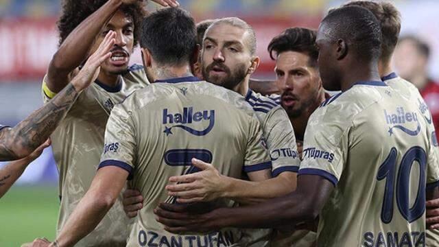 Asist yaptığı maçlarda takımına maç kaybettirmeyen Caner, istatistiklerde Messi'yi bile geride bıraktı Asist yaptığı maçlarda takımına maç kaybettirmeyen Caner, istatistiklerde Messi'yi bile geride bıraktı