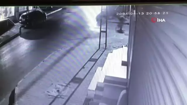 Son dakika 3. sayfa: Avcılar'da kadına kapkaç şoku kamerada Son dakika 3. sayfa: Avcılar'da kadına kapkaç şoku kamerada
