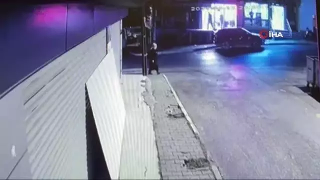 Son dakika 3. sayfa: Avcılar'da kadına kapkaç şoku kamerada Son dakika 3. sayfa: Avcılar'da kadına kapkaç şoku kamerada
