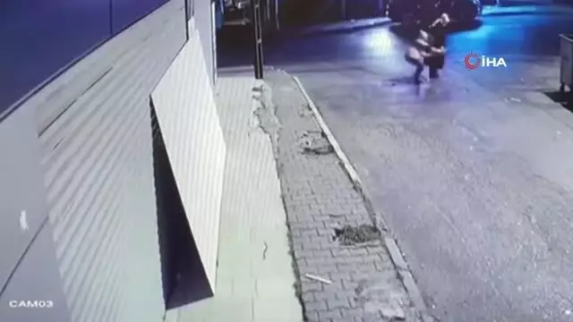 Son dakika 3. sayfa: Avcılar'da kadına kapkaç şoku kamerada Son dakika 3. sayfa: Avcılar'da kadına kapkaç şoku kamerada