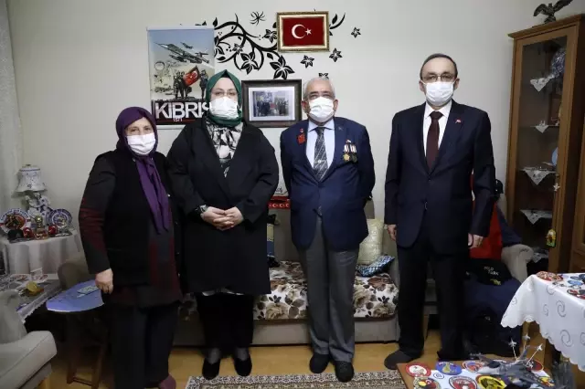 Bakan Selçuk, Kıbrıs Gazisi 'Reşat Baba'nın evinde iftar yaptı Bakan Selçuk, Kıbrıs Gazisi 'Reşat Baba'nın evinde iftar yaptı