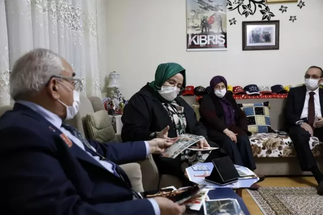 Son dakika haberi | Bakan Selçuk, iftarda 'Reşat Baba' olarak tanınan Kıbrıs Gazisi'nin evine konuk oldu Son dakika haberi | Bakan Selçuk, iftarda 'Reşat Baba' olarak tanınan Kıbrıs Gazisi'nin evine konuk oldu