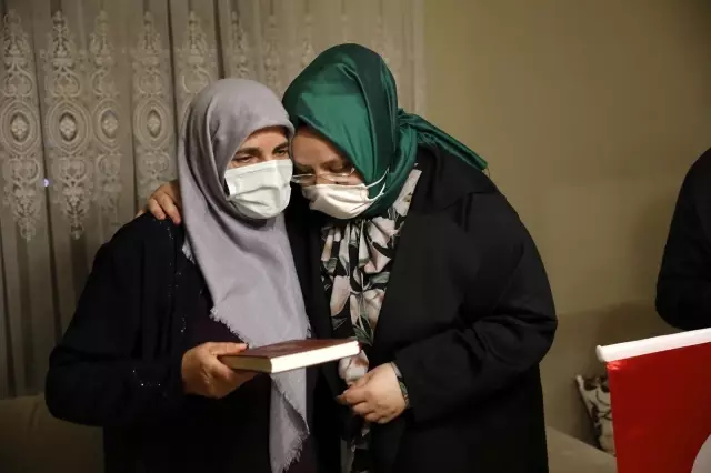 Son dakika haberi | Bakan Selçuk, iftarda 'Reşat Baba' olarak tanınan Kıbrıs Gazisi'nin evine konuk oldu Son dakika haberi | Bakan Selçuk, iftarda 'Reşat Baba' olarak tanınan Kıbrıs Gazisi'nin evine konuk oldu