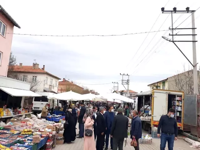 Başkan Arif Teke: 'Halk pazarımız ilçe ekonomimiz için çok önemli' Başkan Arif Teke: 'Halk pazarımız ilçe ekonomimiz için çok önemli'
