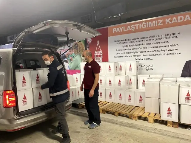 Beyoğlu'nda 4 bin 500 aileye gıda yardımı Beyoğlu'nda 4 bin 500 aileye gıda yardımı