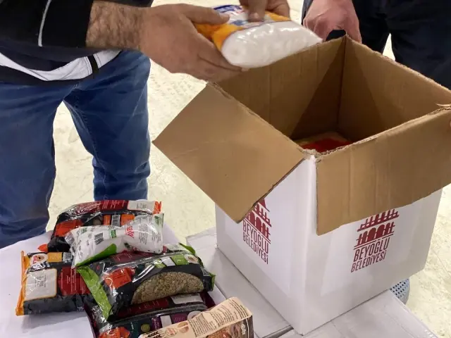 Beyoğlu'nda 4 bin 500 aileye gıda yardımı Beyoğlu'nda 4 bin 500 aileye gıda yardımı