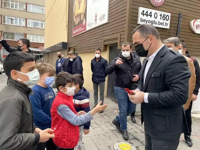 Beyoğlu'nda 4 bin 500 aileye gıda yardımı Beyoğlu'nda 4 bin 500 aileye gıda yardımı