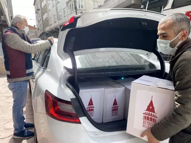 Beyoğlu'nda 4 bin 500 aileye gıda yardımı Beyoğlu'nda 4 bin 500 aileye gıda yardımı