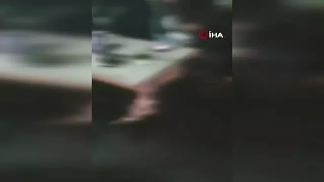 Beyoğlu'nda canlı müzik yapılan mekana baskın: 8 kişiye 27 bin lira ceza kesildi Beyoğlu'nda canlı müzik yapılan mekana baskın: 8 kişiye 27 bin lira ceza kesildi
