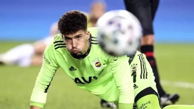 Altay Bayındır with a fracture in his wrist is lying on the operating table and will not be able to play for at least three months. Altay Bayındır with a fracture in his wrist is lying on the operating table and will not be able to play for at least three months.