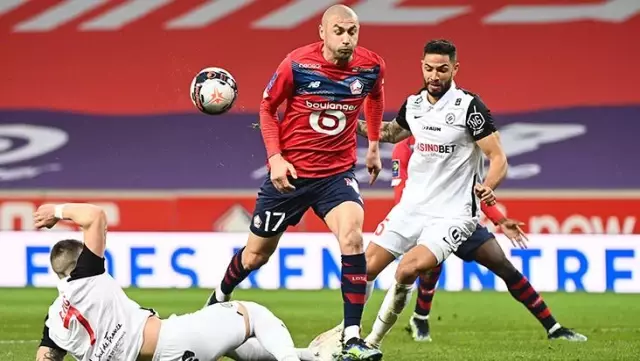 Burak, Zeki ve Yusuf şampiyonluk yolunda yara aldı! Lille, sahasında Montpellier'le 1-1 berabere kaldı Burak, Zeki ve Yusuf şampiyonluk yolunda yara aldı! Lille, sahasında Montpellier'le 1-1 berabere kaldı