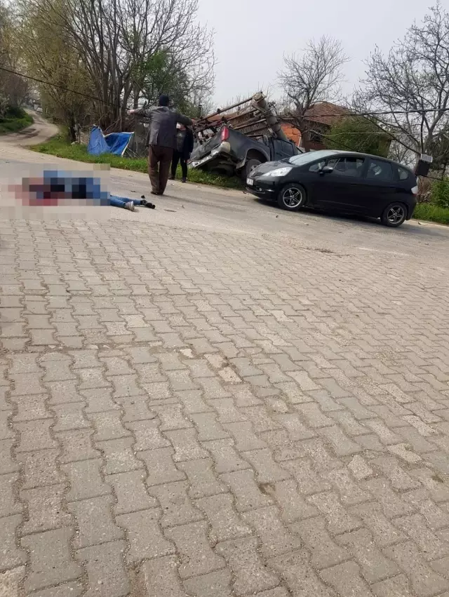 Elektrikli motosikletle otomobil çarpıştı: 15 yaşındaki genç yaşamını yitirdi Elektrikli motosikletle otomobil çarpıştı: 15 yaşındaki genç yaşamını yitirdi