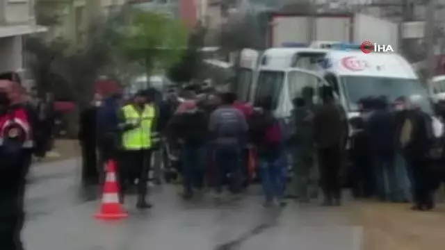 Son dakika haber... Bursa'da tır dehşeti...Kayan tırın 2 kişiye çarptığı feci kaza kameralara yansıdı Son dakika haber... Bursa'da tır dehşeti...Kayan tırın 2 kişiye çarptığı feci kaza kameralara yansıdı