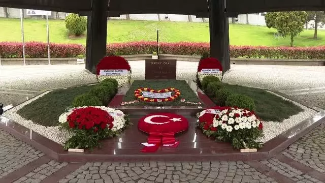 8. Cumhurbaşkanı Turgut Özal, vefatının 28. yılında kabri başında anıldı 8. Cumhurbaşkanı Turgut Özal, vefatının 28. yılında kabri başında anıldı