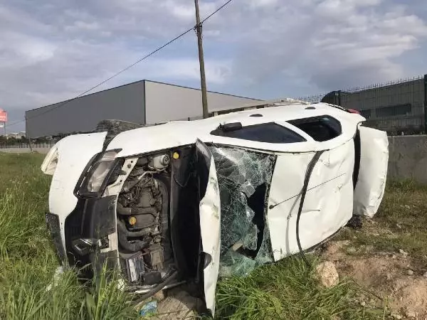 Denizli'de otomobil takla attı; sürücü ağır yaralı Denizli'de otomobil takla attı; sürücü ağır yaralı