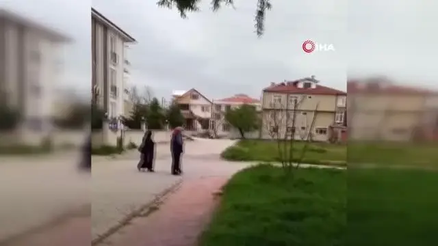 Dilencilikte çığır açan yöntem.. Yüksek sesle ilahi okuyarak sokakta dilendiler