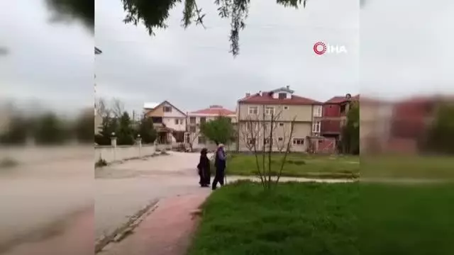 Dilencilikte çığır açan yöntem.. Yüksek sesle ilahi okuyarak sokakta dilendiler