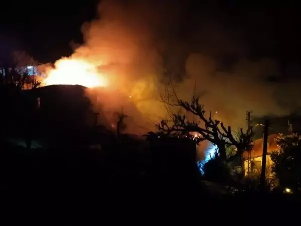 KARAMAN ERMENEK'TE 5 EV YANDI - KARAMAN ERMENEK'TE 5 EV YANDI -