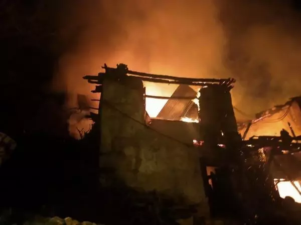 KARAMAN ERMENEK'TE 5 EV YANDI - KARAMAN ERMENEK'TE 5 EV YANDI -