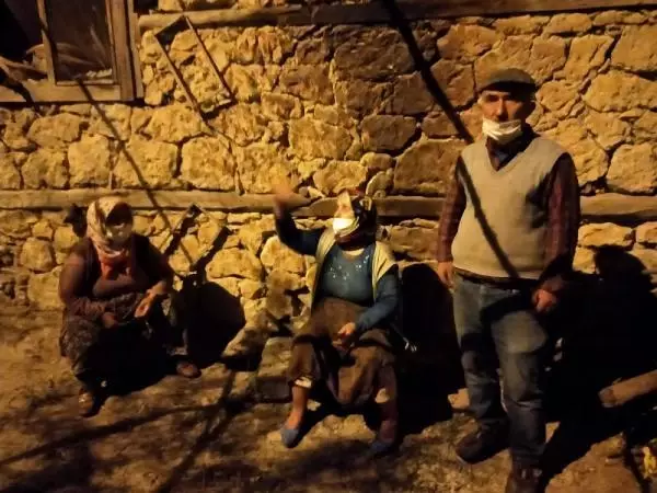 KARAMAN ERMENEK'TE 5 EV YANDI - KARAMAN ERMENEK'TE 5 EV YANDI -