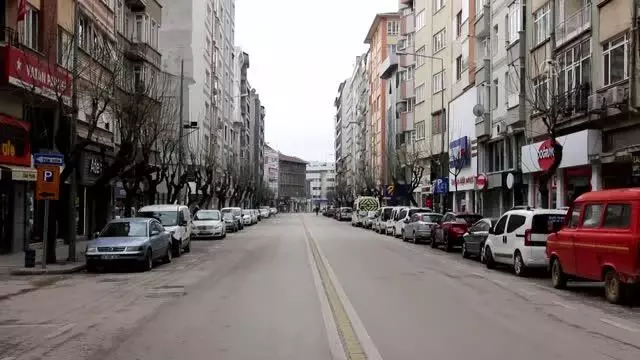 ZONGULDAK - Sokağa çıkma kısıtlamasına uyuluyor ZONGULDAK - Sokağa çıkma kısıtlamasına uyuluyor
