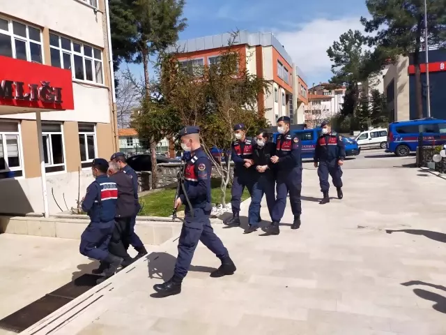 Evlilik çetesi bakıma muhtaç çocuğu olan veya yaşlı erkekleri hedef almış Evlilik çetesi bakıma muhtaç çocuğu olan veya yaşlı erkekleri hedef almış