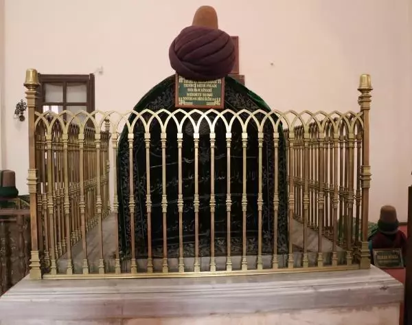 HAYATINI KAYBEDEN İNGİLTERE PRENSİ'NİN BABASI, TÜRBEYE ÇİZMELERİYLE GİRMİŞ HAYATINI KAYBEDEN İNGİLTERE PRENSİ'NİN BABASI, TÜRBEYE ÇİZMELERİYLE GİRMİŞ