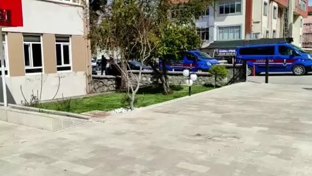 İki kişiyi evlilik vaadiyle dolandırıp kaçan çete sonunda yakayı ele verdi İki kişiyi evlilik vaadiyle dolandırıp kaçan çete sonunda yakayı ele verdi