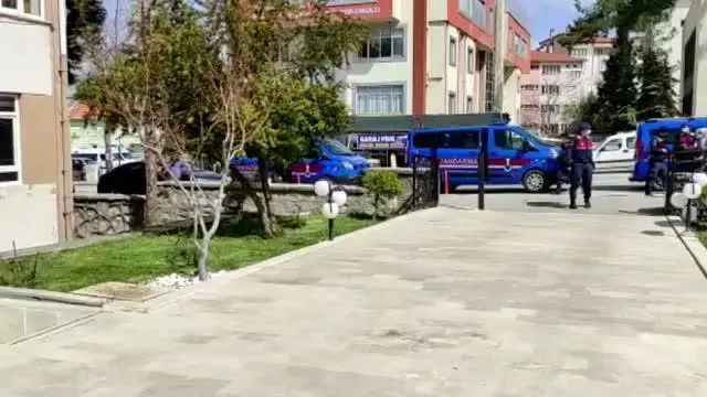 İki kişiyi evlilik vaadiyle dolandırıp kaçan çete sonunda yakayı ele verdi İki kişiyi evlilik vaadiyle dolandırıp kaçan çete sonunda yakayı ele verdi