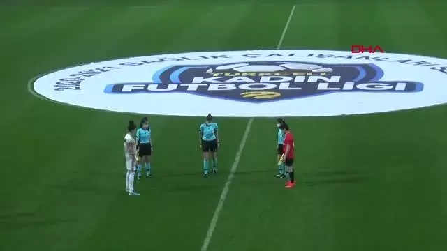 Turkcell Kadın Futbol Ligi Sağlık Çalışanları Sezonu başladı (2) Turkcell Kadın Futbol Ligi Sağlık Çalışanları Sezonu başladı (2)