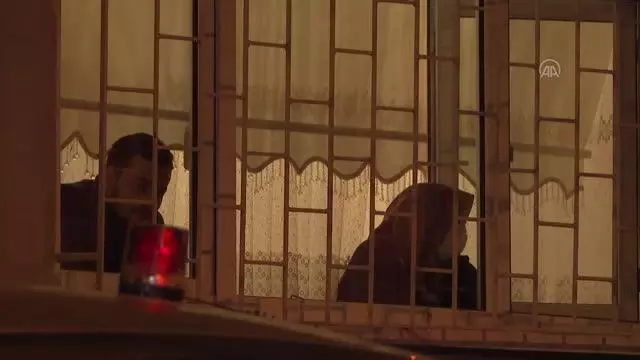 İnşaat kazısının temeline zarar verdiği üç katlı bina boşaltıldı İnşaat kazısının temeline zarar verdiği üç katlı bina boşaltıldı