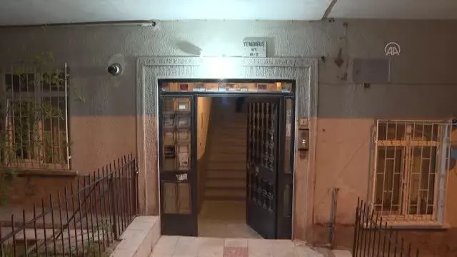 İnşaat kazısının temeline zarar verdiği üç katlı bina boşaltıldı İnşaat kazısının temeline zarar verdiği üç katlı bina boşaltıldı