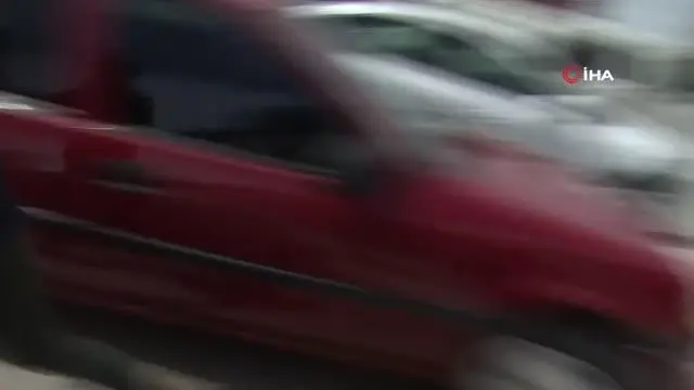 Isparta'da dilenen yaşlı kadın zabıtadan da para istedi Isparta'da dilenen yaşlı kadın zabıtadan da para istedi