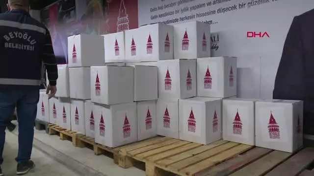 İSTANBUL,BEYOĞLU'NDA YARDIM KOLİLERİ BELEDİYE EKİPLERİ TARAFINDAN KAPI KAPI DAĞITILDI İSTANBUL,BEYOĞLU'NDA YARDIM KOLİLERİ BELEDİYE EKİPLERİ TARAFINDAN KAPI KAPI DAĞITILDI
