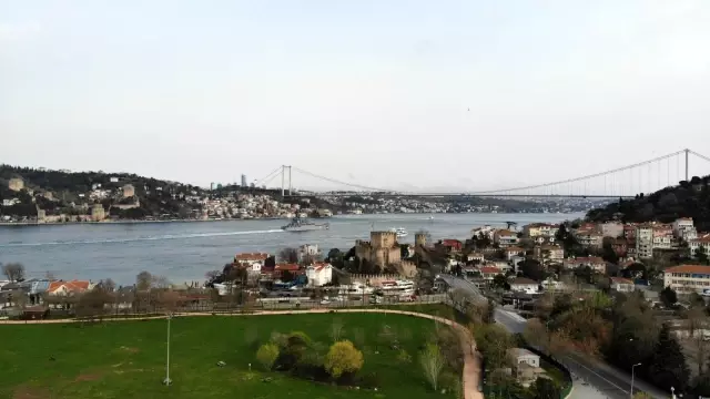 Rus savaş gemileri İstanbul Boğazı'ndan geçti Rus savaş gemileri İstanbul Boğazı'ndan geçti