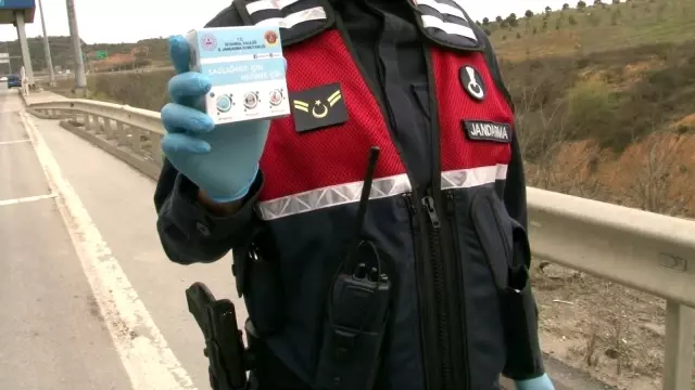 İstanbul İl Jandarma ekiplerinden yolcu otobüslerine Koronavirüs denetimi İstanbul İl Jandarma ekiplerinden yolcu otobüslerine Koronavirüs denetimi