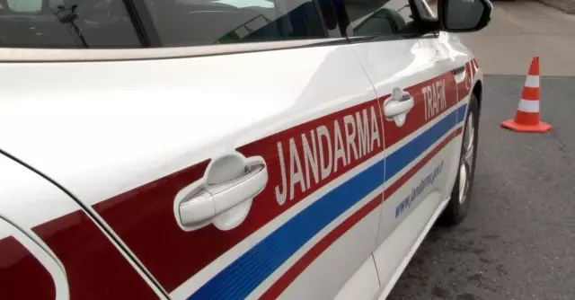 İstanbul İl Jandarma ekiplerinden yolcu otobüslerine Koronavirüs denetimi İstanbul İl Jandarma ekiplerinden yolcu otobüslerine Koronavirüs denetimi