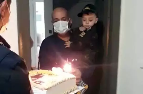 Jandarmadan şehit uzman çavuşun oğlu Efe'ye doğum günü sürprizi Jandarmadan şehit uzman çavuşun oğlu Efe'ye doğum günü sürprizi