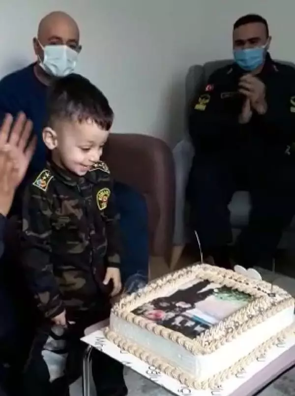 Jandarmadan şehit uzman çavuşun oğlu Efe'ye doğum günü sürprizi Jandarmadan şehit uzman çavuşun oğlu Efe'ye doğum günü sürprizi