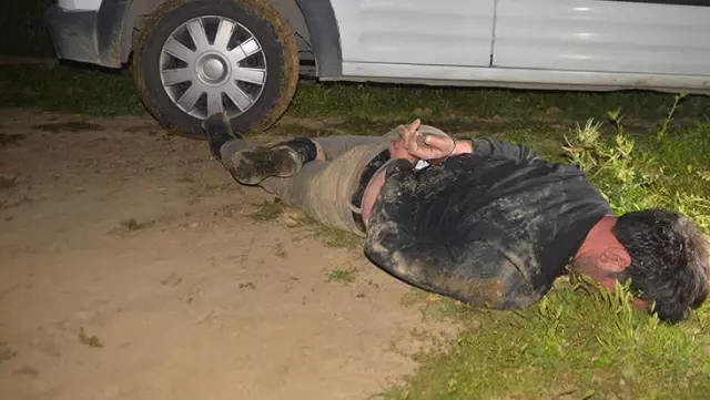 Kilometrelerce kaçıp saklandığı tarlada yakalanan alkollü sürücüden şaka gibi savunma: Kaçmıyordum Kilometrelerce kaçıp saklandığı tarlada yakalanan alkollü sürücüden şaka gibi savunma: Kaçmıyordum