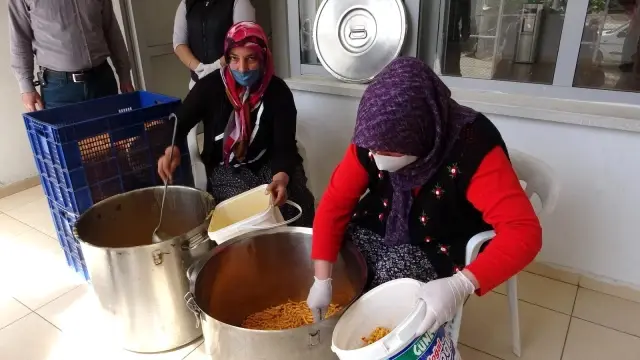 Son dakika haber! Kozan Aşevi'nden Ramazan'da cenaze sahiplerine mevlit hizmeti Son dakika haber! Kozan Aşevi'nden Ramazan'da cenaze sahiplerine mevlit hizmeti