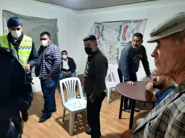 Kumar baskınında köşeye sıkışan şahıs, mutfak dolabının içinde yakalandı Kumar baskınında köşeye sıkışan şahıs, mutfak dolabının içinde yakalandı