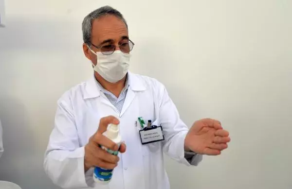 Meslek lisesinde yüzde yüz doğal dezenfektan üretildi Meslek lisesinde yüzde yüz doğal dezenfektan üretildi