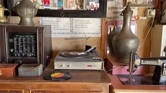 Otomobil garajını müzeye çevirdi