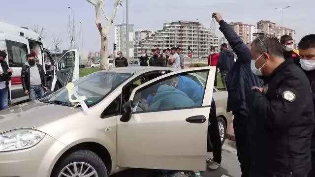 Otomobil ile hafif ticari araç çarpıştı: 5 yaralı Otomobil ile hafif ticari araç çarpıştı: 5 yaralı