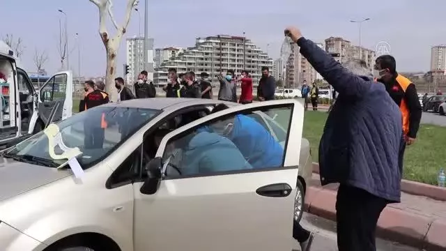 Otomobil ile hafif ticari araç çarpıştı: 5 yaralı Otomobil ile hafif ticari araç çarpıştı: 5 yaralı